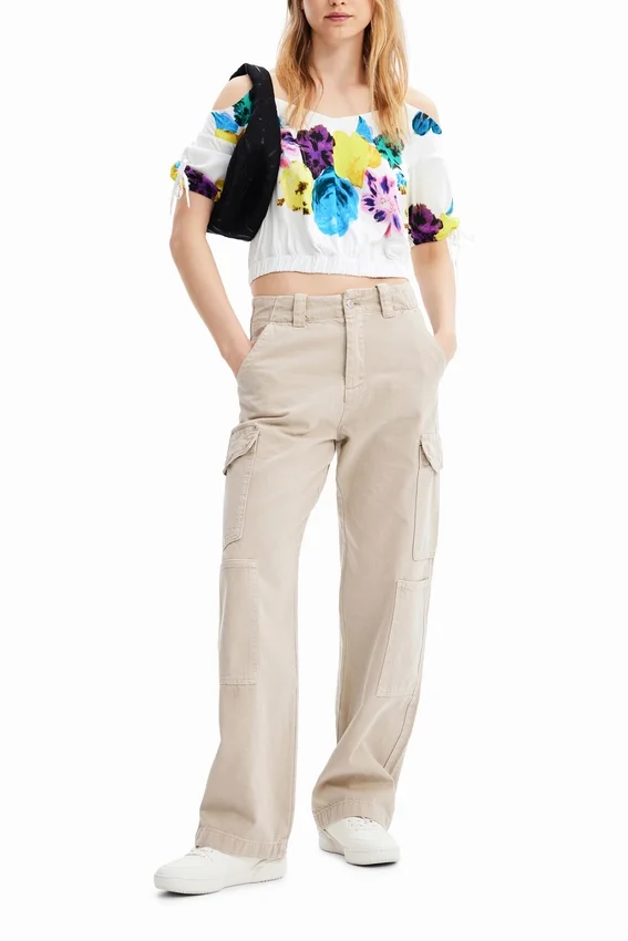 M. Christian Lacroix Kurze, geraffte Bluse mit Blumenmuster M. Christian Lacroix Kurze, geraffte Bluse mit Blumenmuster