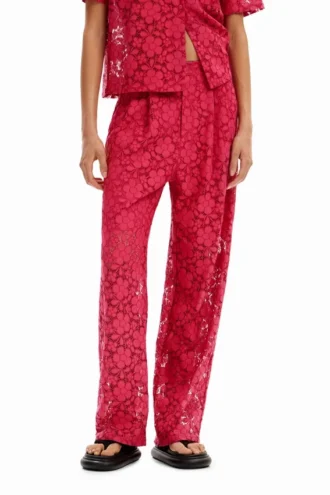 Maßgeschneiderte Hose aus floraler Spitze Maßgeschneiderte Hose aus floraler Spitze