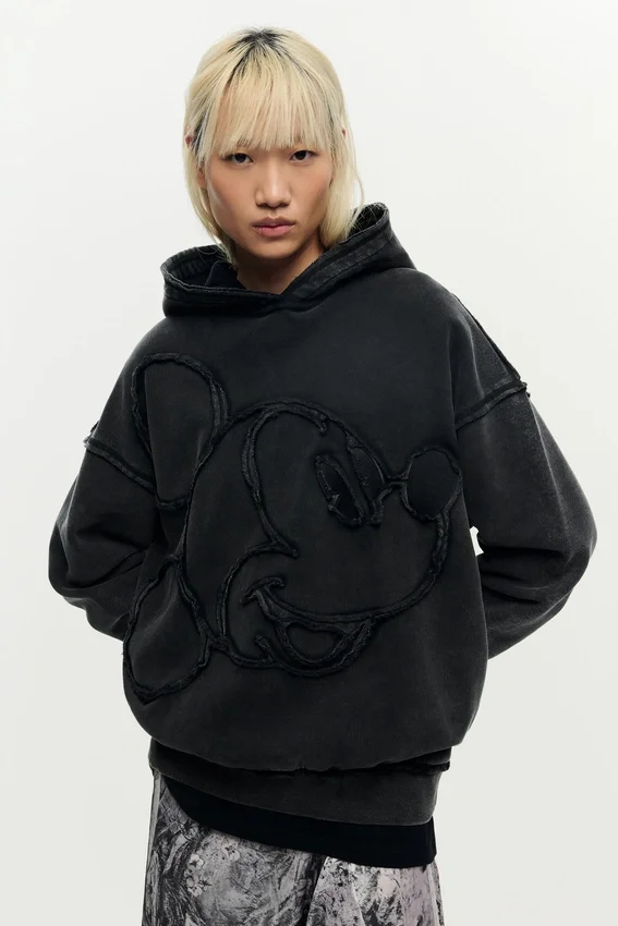 Mickey Mouse™ Sweatshirt mit Aufnäher Mickey Mouse™ Sweatshirt mit Aufnäher