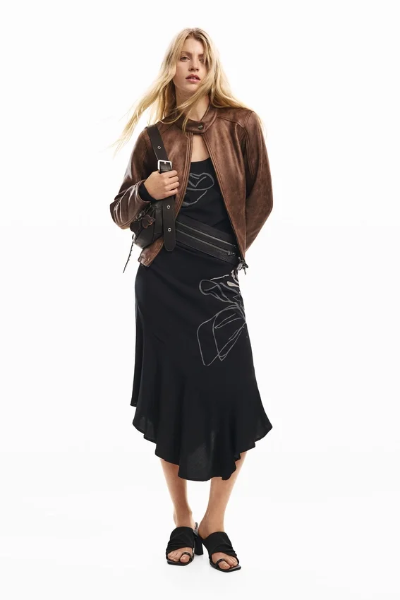 Midi-Kleid mit Blumenmuster Midi-Kleid mit Blumenmuster