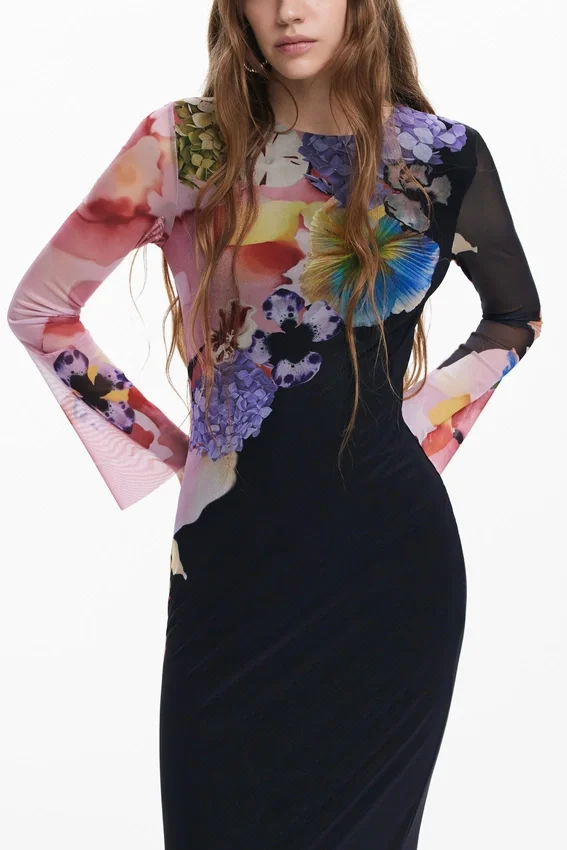 Midi-Kleid mit Blumenmuster Midi-Kleid mit Blumenmuster