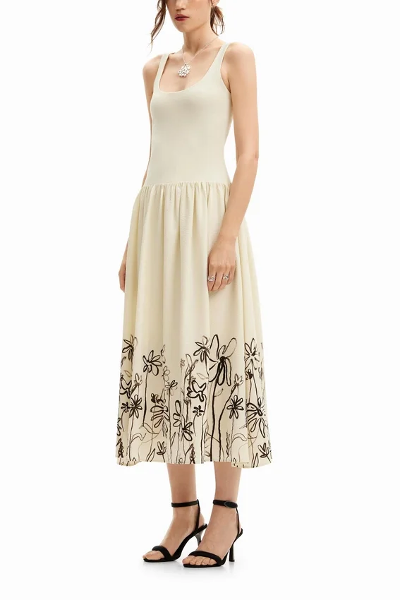 Midi-Kleid mit Blumenmuster und ausgestelltem Schnitt Midi-Kleid mit Blumenmuster und ausgestelltem Schnitt