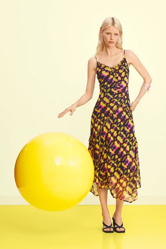 Midi-Kleid mit Trägern Midi-Kleid mit Trägern