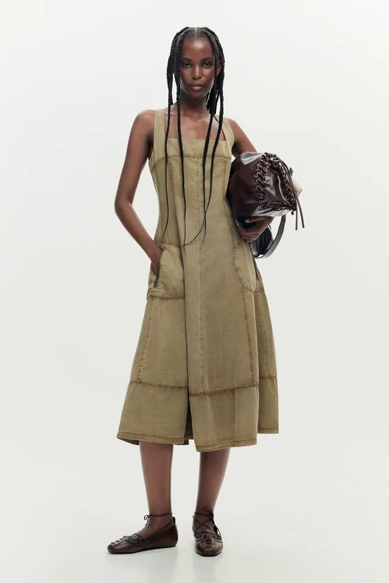 Midi-Kleid mit Ziernähten Midi-Kleid mit Ziernähten