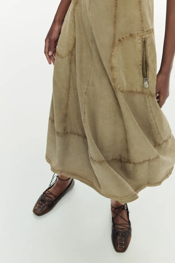 Midi-Kleid mit Ziernähten Midi-Kleid mit Ziernähten