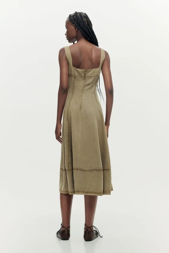 Midi-Kleid mit Ziernähten Midi-Kleid mit Ziernähten