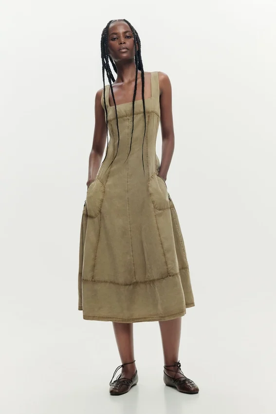 Midi-Kleid mit Ziernähten Midi-Kleid mit Ziernähten