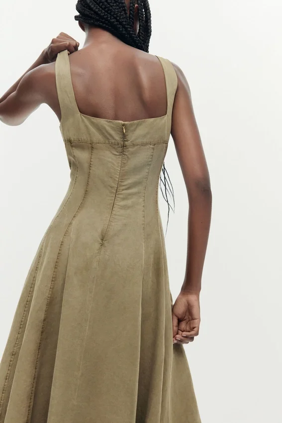 Midi-Kleid mit Ziernähten Midi-Kleid mit Ziernähten