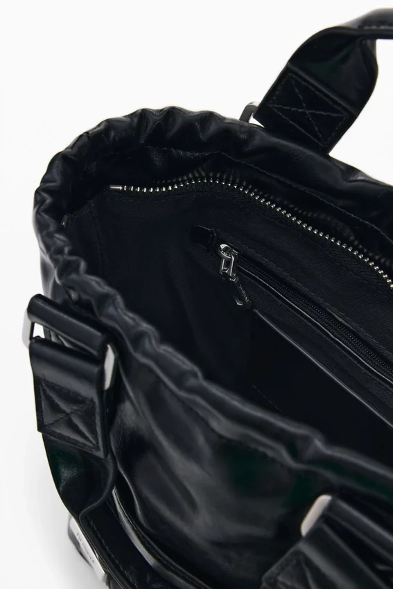 Mini-Rucksack mit Schnallenverschluss Mini-Rucksack mit Schnallenverschluss