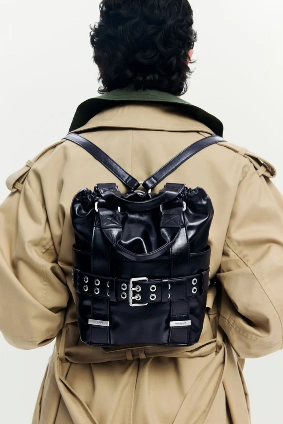 Mini-Rucksack mit Schnallenverschluss Mini-Rucksack mit Schnallenverschluss
