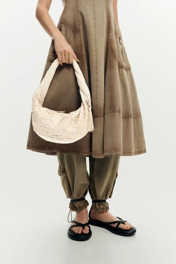 Mittlere Canvas-Tasche mit Blumenmuster Mittlere Canvas-Tasche mit Blumenmuster