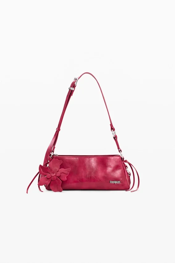 Mittlere Kunstledertasche mit Anhänger Mittlere Kunstledertasche mit Anhänger