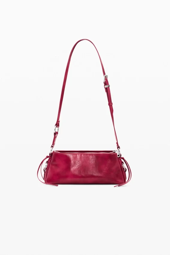 Mittlere Kunstledertasche mit Anhänger Mittlere Kunstledertasche mit Anhänger