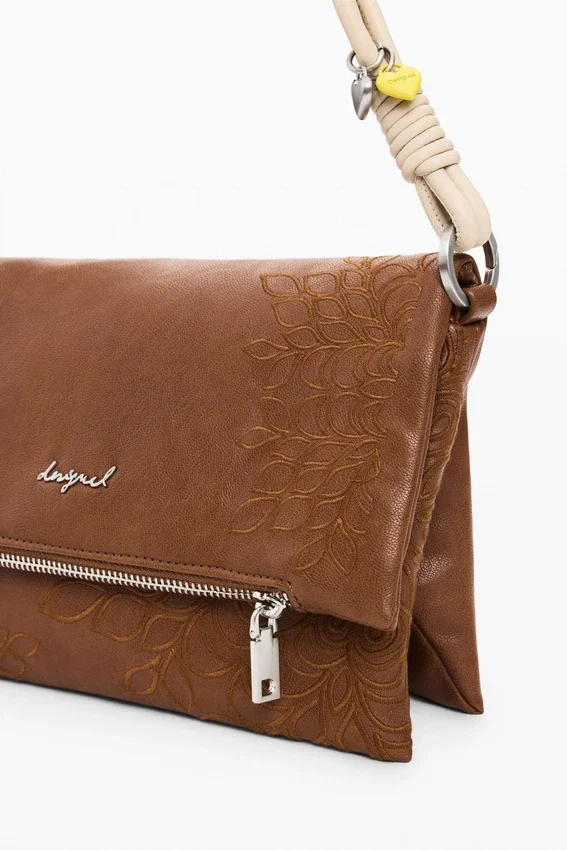 Mittlere Logo-Charm-Tasche Mittlere Logo-Charm-Tasche