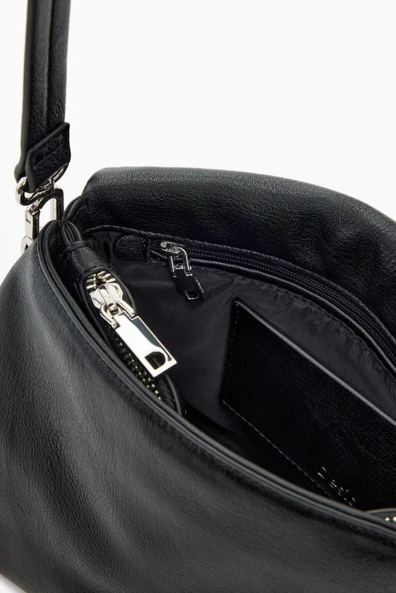 Mittlere Logo-Charm-Tasche Mittlere Logo-Charm-Tasche