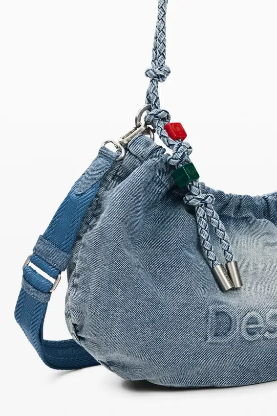 Mittlere ovale Tasche mit Anhängern Mittlere ovale Tasche mit Anhängern