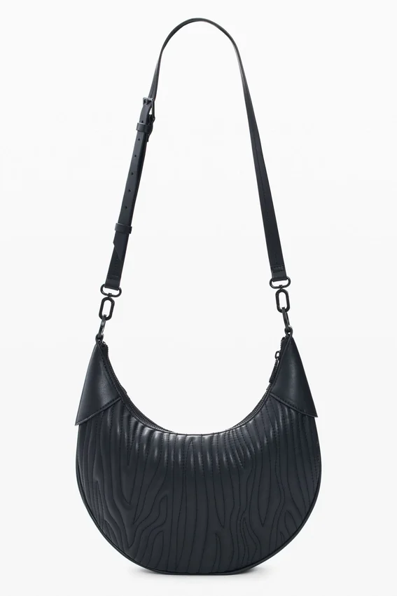 Mittlere ovale Tasche mit Prägung Mittlere ovale Tasche mit Prägung