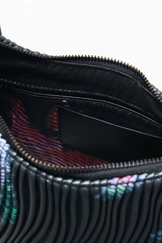 Mittlere ovale Tasche mit Struktur Mittlere ovale Tasche mit Struktur