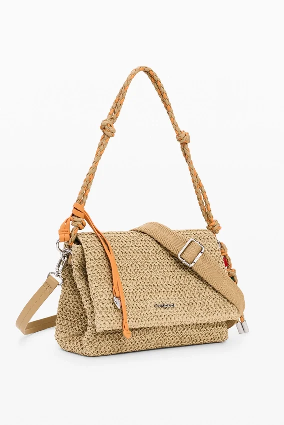 Mittlere Raffia-Tasche mit Anhängern Mittlere Raffia-Tasche mit Anhängern