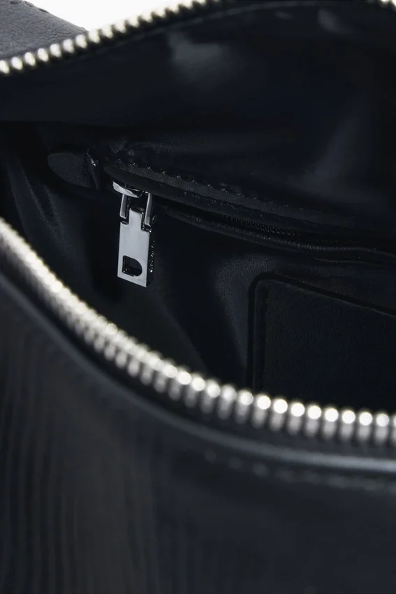 Mittlere Tasche mit bestickten Anhängern Mittlere Tasche mit bestickten Anhängern