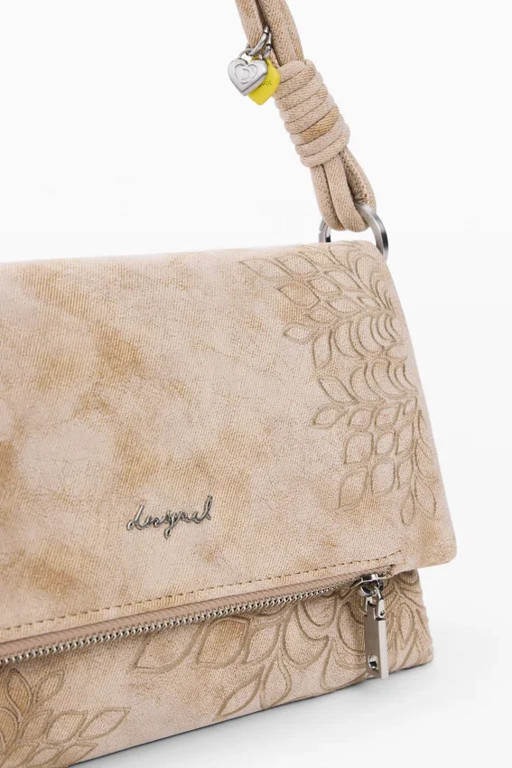 Mittlere Tasche mit bestickter Klappe Mittlere Tasche mit bestickter Klappe