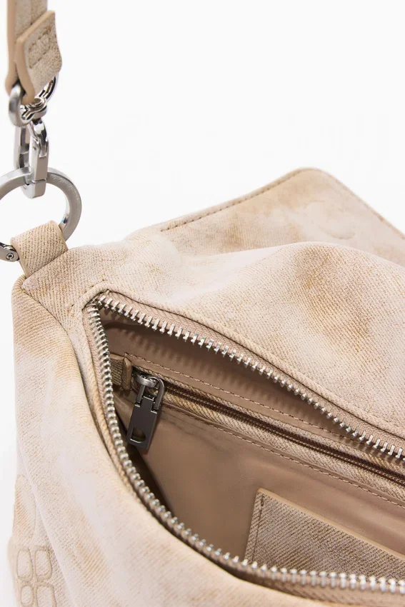 Mittlere Tasche mit bestickter Klappe Mittlere Tasche mit bestickter Klappe