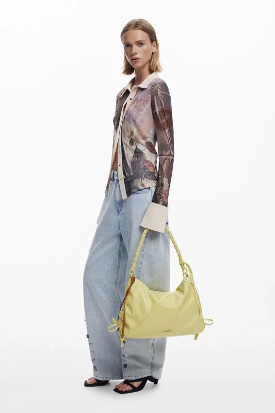 Mittlere Tasche mit glänzender Schleife Mittlere Tasche mit glänzender Schleife
