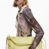 Mittlere Tasche mit glänzender Schleife Mittlere Tasche mit glänzender Schleife