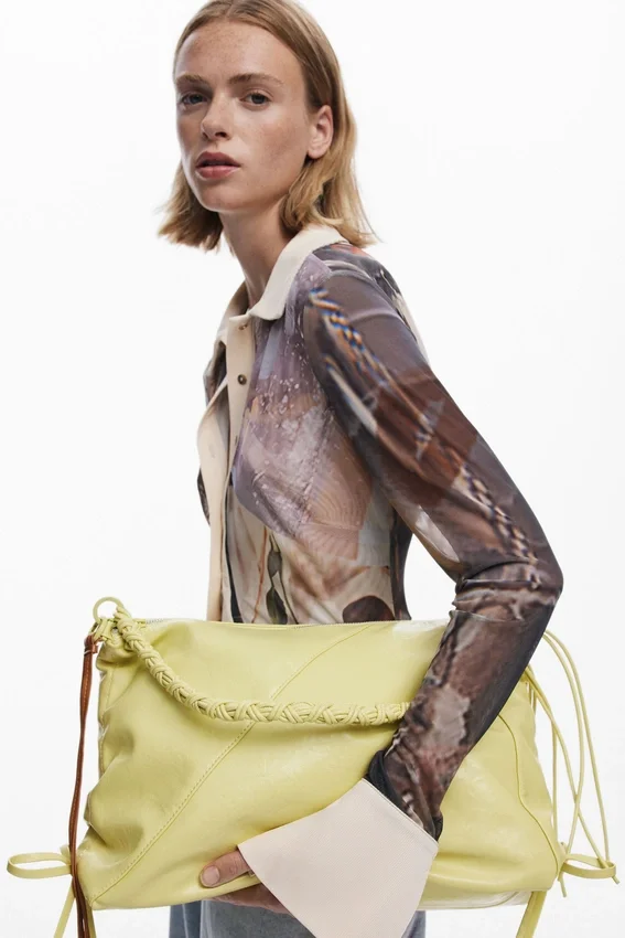 Mittlere Tasche mit glänzender Schleife Mittlere Tasche mit glänzender Schleife