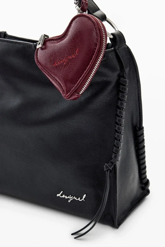 Mittlere Tasche mit Herz-Anhänger Mittlere Tasche mit Herz-Anhänger
