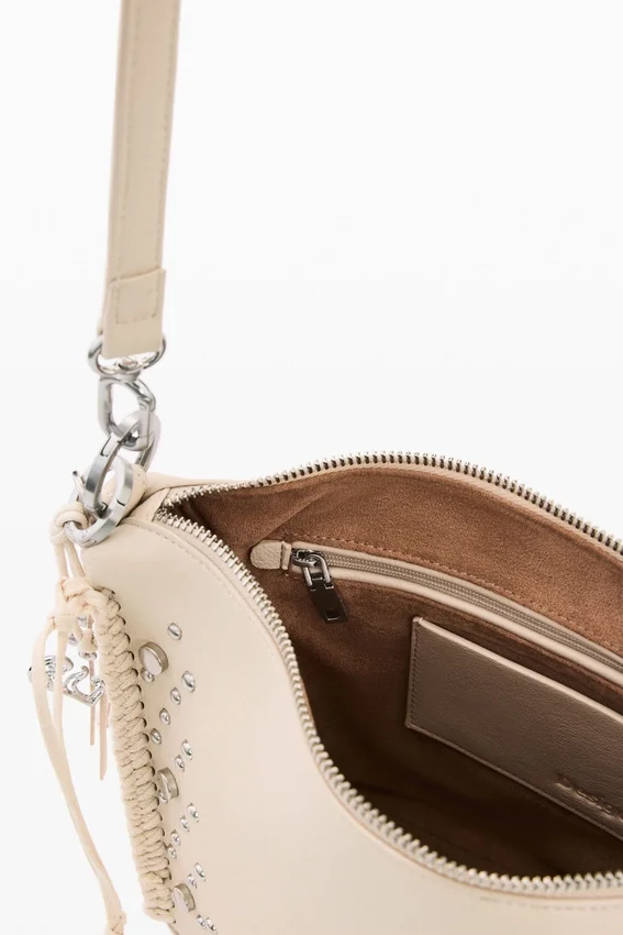 Mittlere Tasche mit Nieten und Fransen Mittlere Tasche mit Nieten und Fransen
