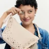 Mittlere Tasche mit Nieten und Fransen Mittlere Tasche mit Nieten und Fransen