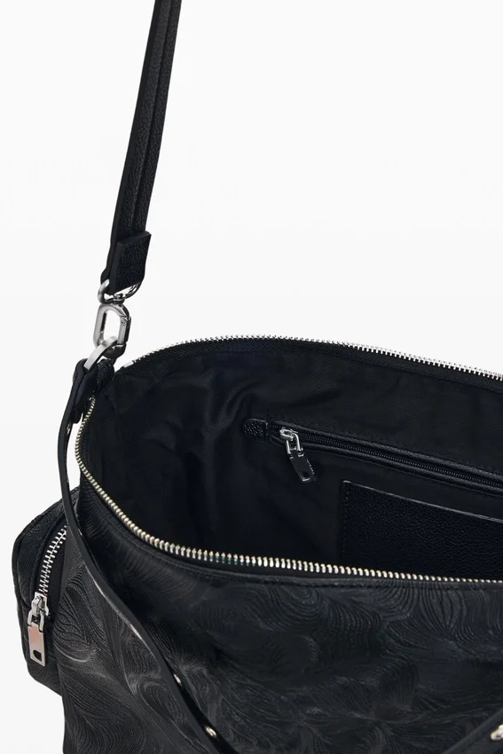 Mittlere Tasche mit Perforation Mittlere Tasche mit Perforation