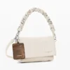 Mittlere Tasche mit Prägung Mittlere Tasche mit Prägung