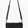 Mittlere Tasche mit Prägung Mittlere Tasche mit Prägung