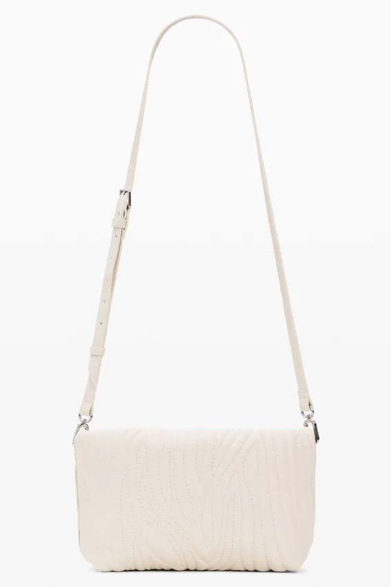 Mittlere Tasche mit Prägung Mittlere Tasche mit Prägung