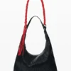 Mittlere Tasche mit Prägung Mittlere Tasche mit Prägung