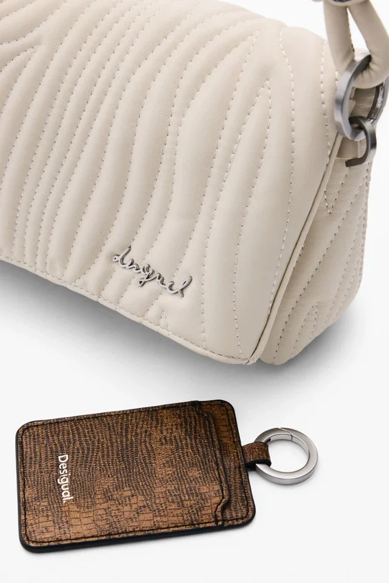 Mittlere Tasche mit Prägung Mittlere Tasche mit Prägung