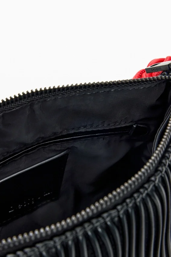 Mittlere Tasche mit Prägung Mittlere Tasche mit Prägung