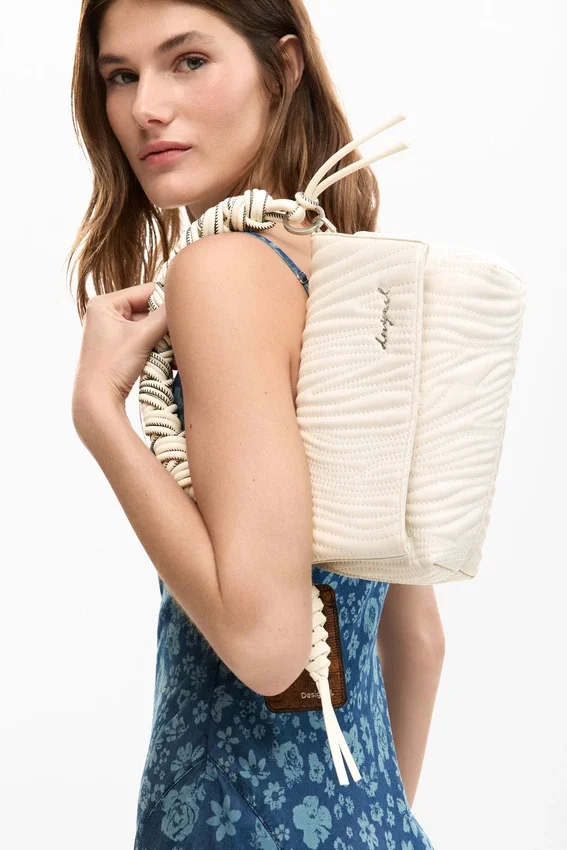 Mittlere Tasche mit Prägung Mittlere Tasche mit Prägung