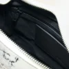 Mittlere Tasche mit Schriftzug Mittlere Tasche mit Schriftzug