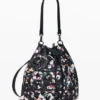 Mittlerer geflochtener Rucksack mit Blumen Mittlerer geflochtener Rucksack mit Blumen
