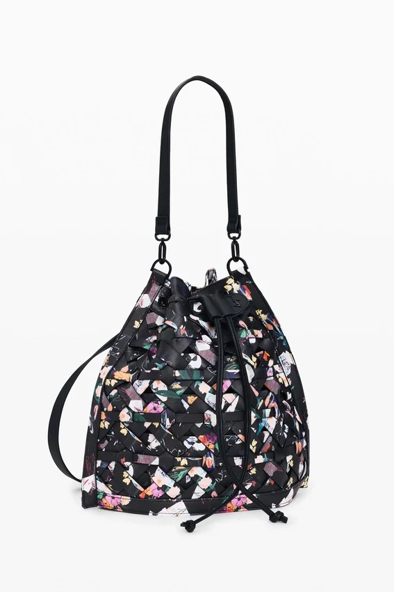 Mittlerer geflochtener Rucksack mit Blumen Mittlerer geflochtener Rucksack mit Blumen