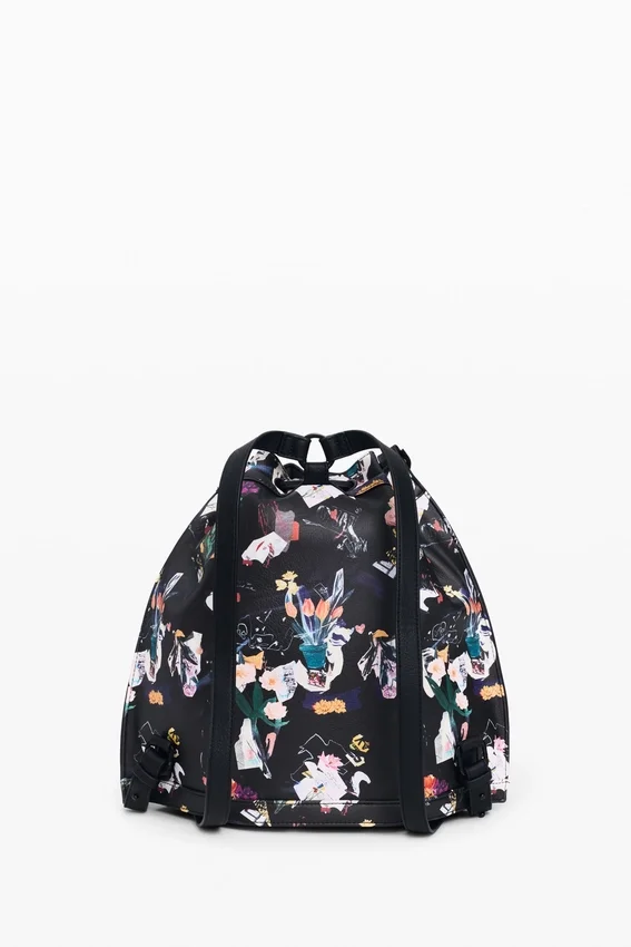 Mittlerer geflochtener Rucksack mit Blumen Mittlerer geflochtener Rucksack mit Blumen