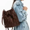 Mittlerer geflochtener Rucksack mit Kordelzug Mittlerer geflochtener Rucksack mit Kordelzug