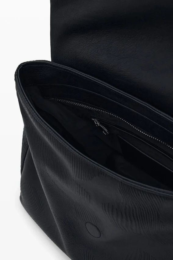 Mittlerer Rucksack mit bestickten Anhängern Mittlerer Rucksack mit bestickten Anhängern