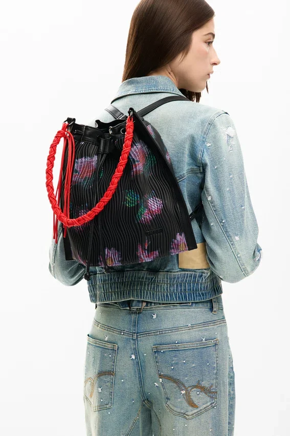 Mittlerer Rucksack mit Blumenstruktur Mittlerer Rucksack mit Blumenstruktur