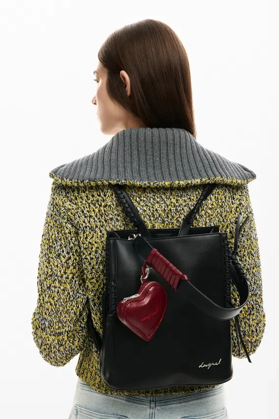 Mittlerer Rucksack mit Herz-Anhänger Mittlerer Rucksack mit Herz-Anhänger