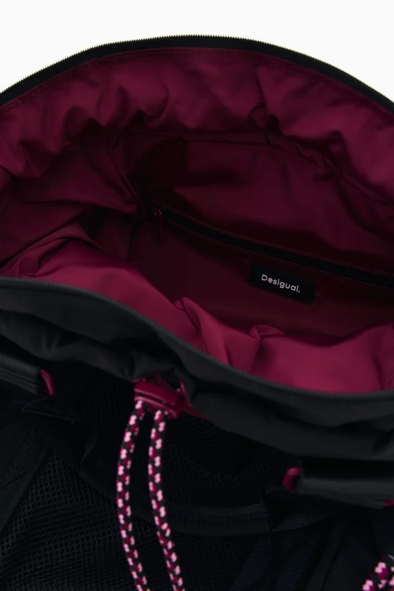Mittlerer schwarzer Rucksack Mittlerer schwarzer Rucksack