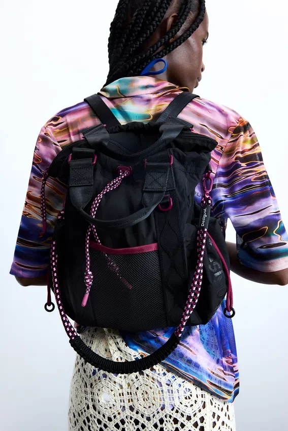 Mittlerer schwarzer Rucksack Mittlerer schwarzer Rucksack